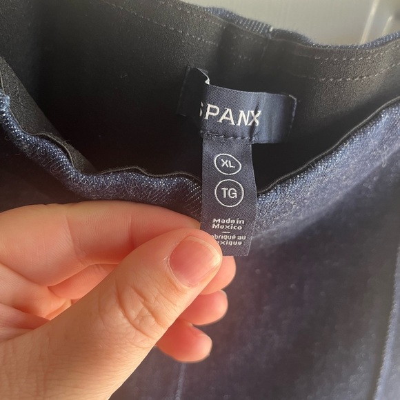 SPANXshape Women’s Dark Wash EveryWear Zero Waistband Micro Flare Jeans in XL - Picture 8 of 10